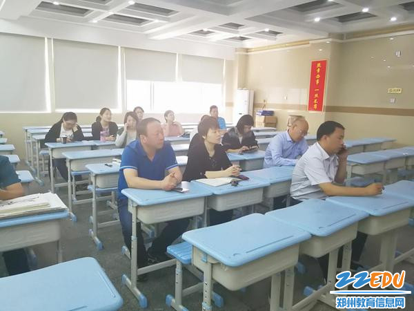 校党委书记常玉霞带领部分老师和中层干部聆听总书记讲话