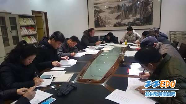 第二支部党员同志认真撰写学习心得