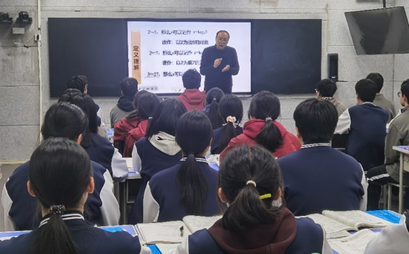 聚焦课堂促提升，听评共研促成长—郑州市第二十四中学开展数学公开课展示活动