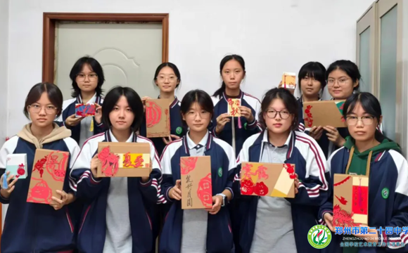 纸间月华映中秋 非遗创新迎国庆  ——艺维空间社团开展非遗包装设计活动