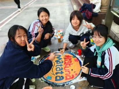 彩绘焕新颜，文明驻心间——郑州市第二十四中学艺术涂鸦点亮校园文明底色