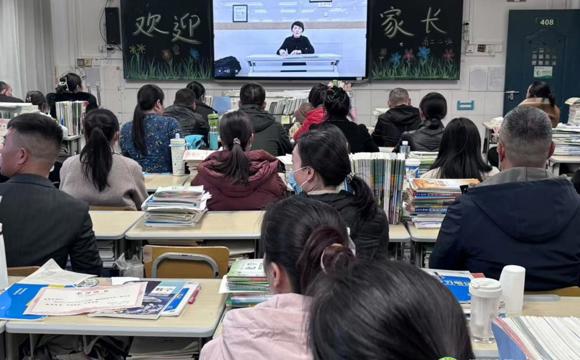 加强家校协同，共育时代新人——郑州24中成功举办家长会暨家委会成立大会