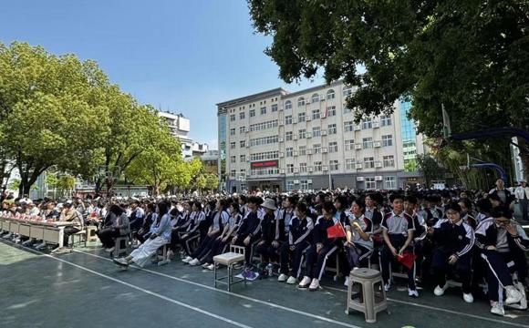 慧美卓行新征程 五四放歌筑梦行——郑州24中班级合唱比赛献礼五四青年节