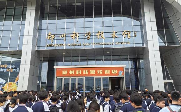 探秘科技殿堂 点亮科学梦想